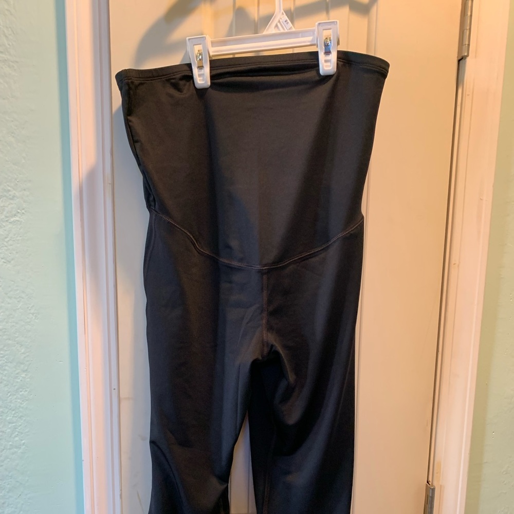 Maternity performance leggings